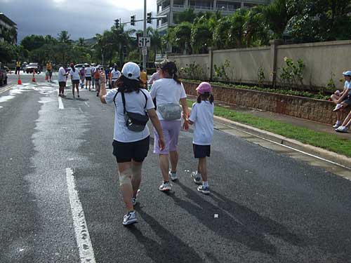 mother and daughter runners